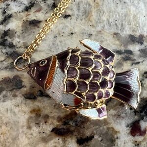 Beautiful fish pendant and gold tone necklace. Fish moves as shown in video.